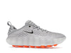 Nike Mind 002 Light Smoke Grey Femme - Light Smoke Grey/Photon Dust/Hyper Crimson/Chrome - HQ4310-003 - 01