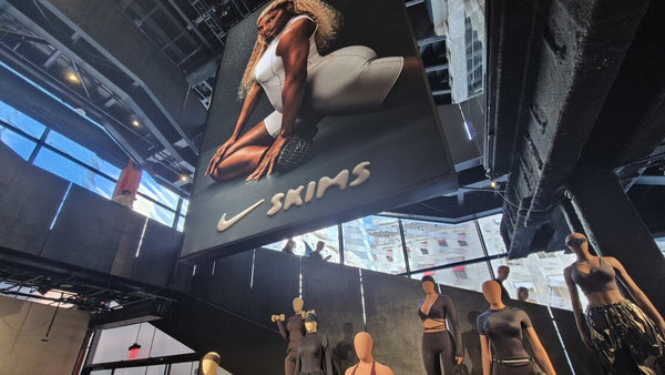 Nike x SKIMS : Histoire d'une collaboration qui redéfinit la sneaker