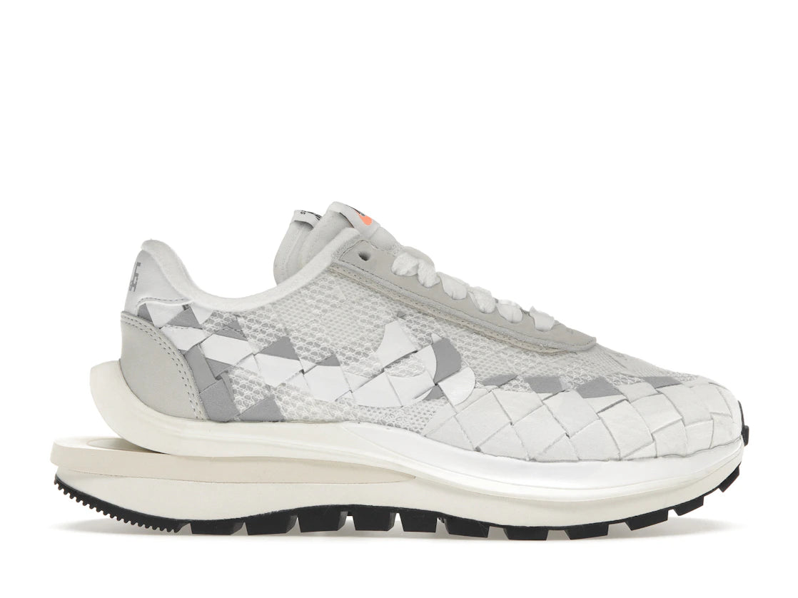 Image 1 de Nike Vaporwaffle Woven Sacai Jean Paul Gaultier White DR5209-100