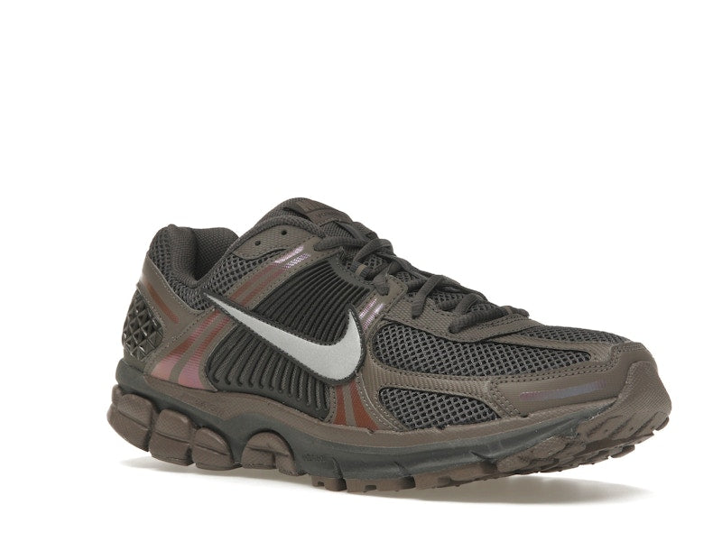 Nike Zoom Vomero 5 Cave Stone - Cave Stone/Multi-Color/Medium Ash/Metallic Silver - HF5493-201 - 04