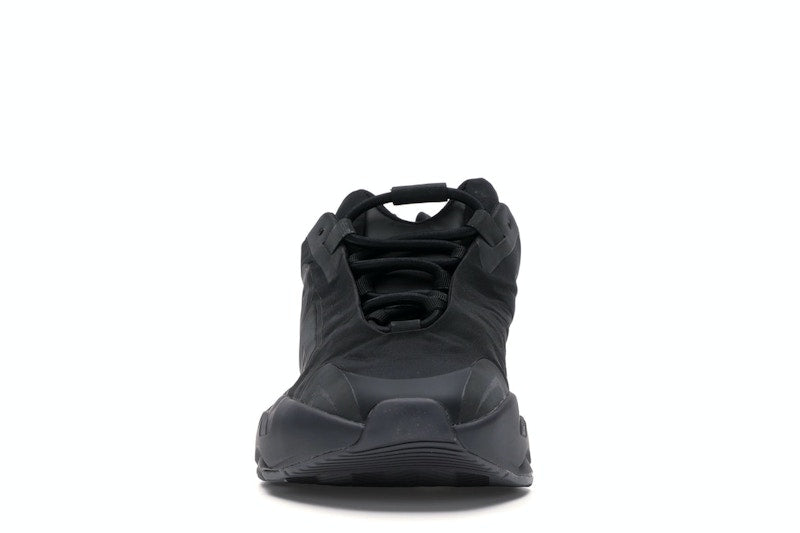 adidas Yeezy Boost 700 MNVN Triple Black - Ansicht 10
