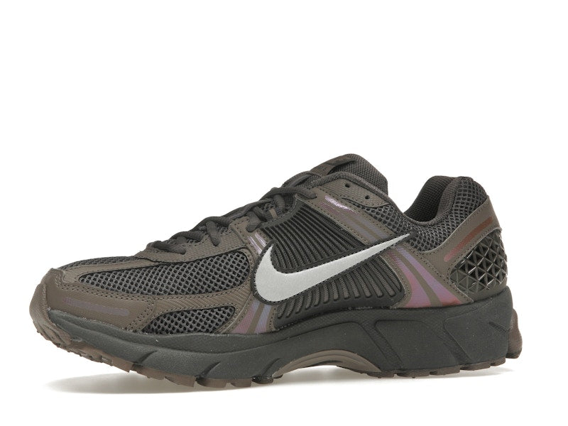 Nike Zoom Vomero 5 Cave Stone - Cave Stone/Multi-Color/Medium Ash/Metallic Silver - HF5493-201 - 16