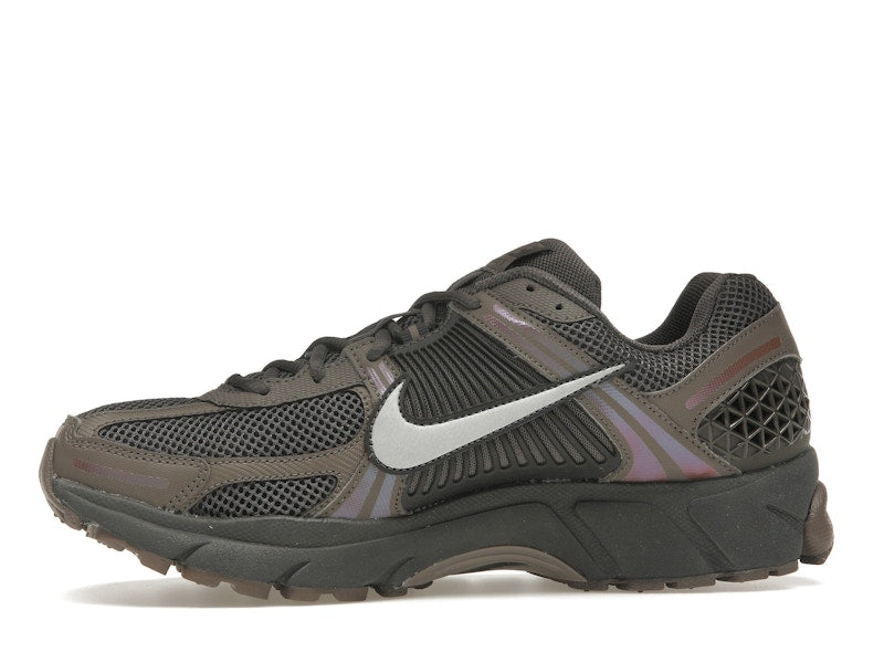 Nike Zoom Vomero 5 Cave Stone - Cave Stone/Multi-Color/Medium Ash/Metallic Silver - HF5493-201 - 17