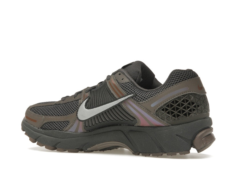 Nike Zoom Vomero 5 Cave Stone - Cave Stone/Multi-Color/Medium Ash/Metallic Silver - HF5493-201 - 21
