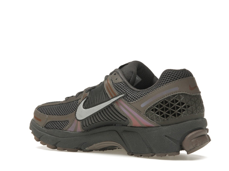 Nike Zoom Vomero 5 Cave Stone - Cave Stone/Multi-Color/Medium Ash/Metallic Silver - HF5493-201 - 22