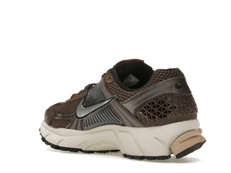 Nike Zoom Vomero 5 Baroque Brown (Women's) - Baroque Brown/Chrome/Light Orewood Brown/Hemp - FN6742-201 - 23