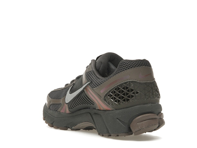 Nike Zoom Vomero 5 Cave Stone - Cave Stone/Multi-Color/Medium Ash/Metallic Silver - HF5493-201 - 24