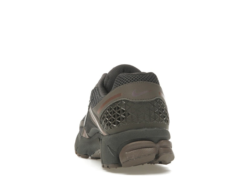 Nike Zoom Vomero 5 Cave Stone - Cave Stone/Multi-Color/Medium Ash/Metallic Silver - HF5493-201 - 26