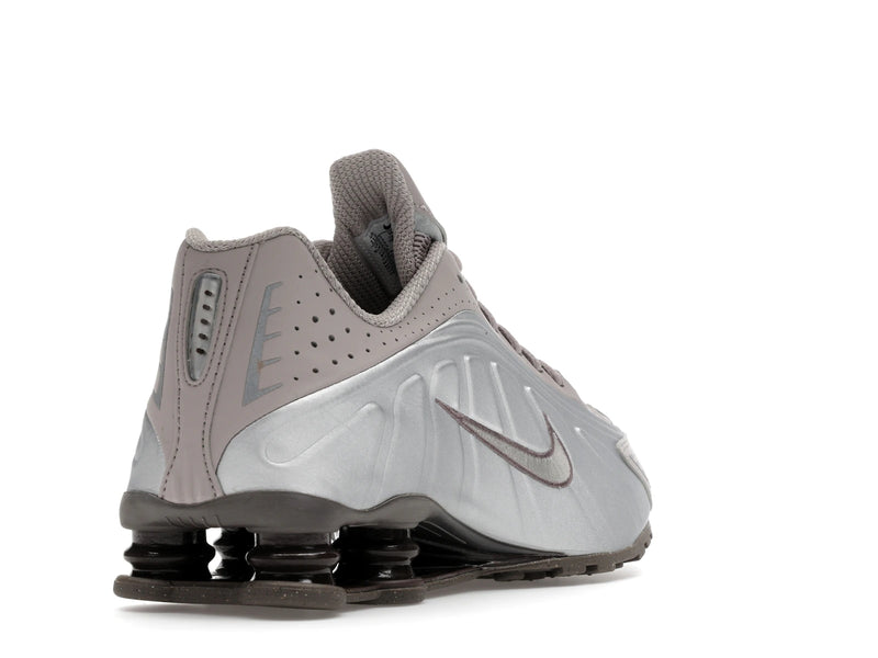 Nike Shox R4 Cave Stone - Cave Stone/College Grey/Baroque Brown/Cave Stone - HQ1988-200 - 30