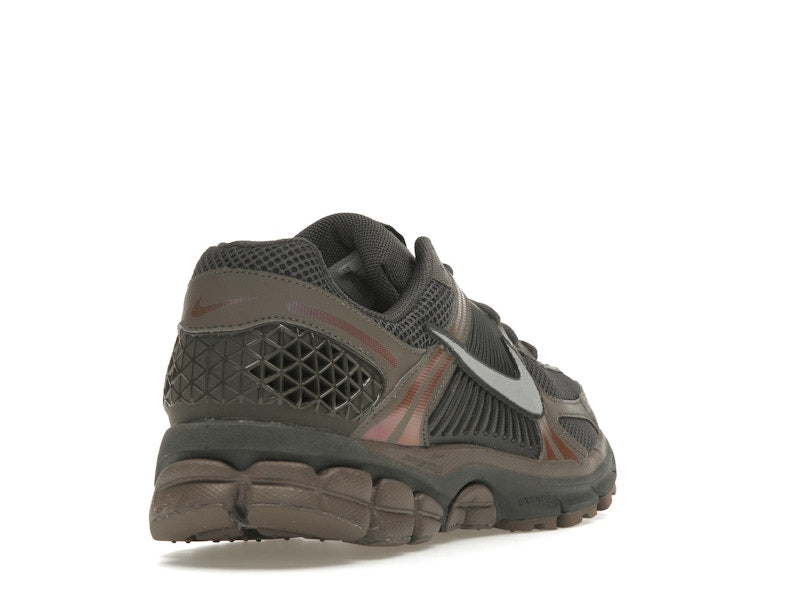 Nike Zoom Vomero 5 Cave Stone - Cave Stone/Multi-Color/Medium Ash/Metallic Silver - HF5493-201 - 30