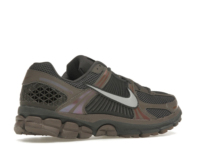 Nike Zoom Vomero 5 Cave Stone - Cave Stone/Multi-Color/Medium Ash/Metallic Silver - HF5493-201 - 33