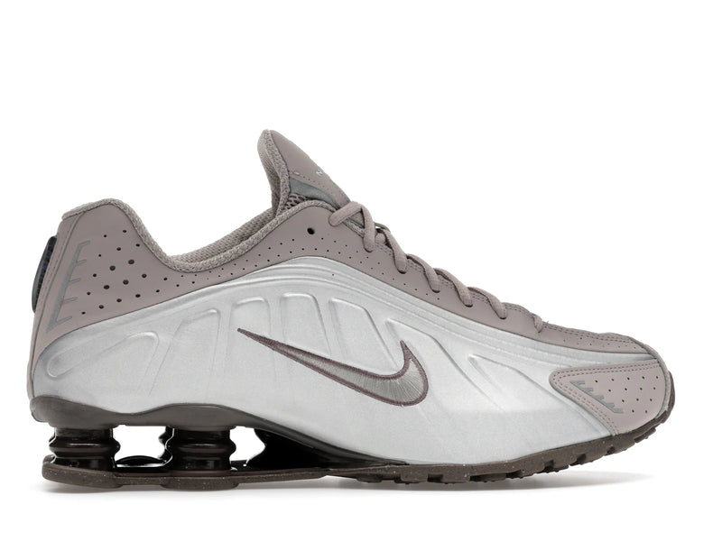 Nike Shox R4 Cave Stone - Cave Stone/College Grey/Baroque Brown/Cave Stone - HQ1988-200 - 35