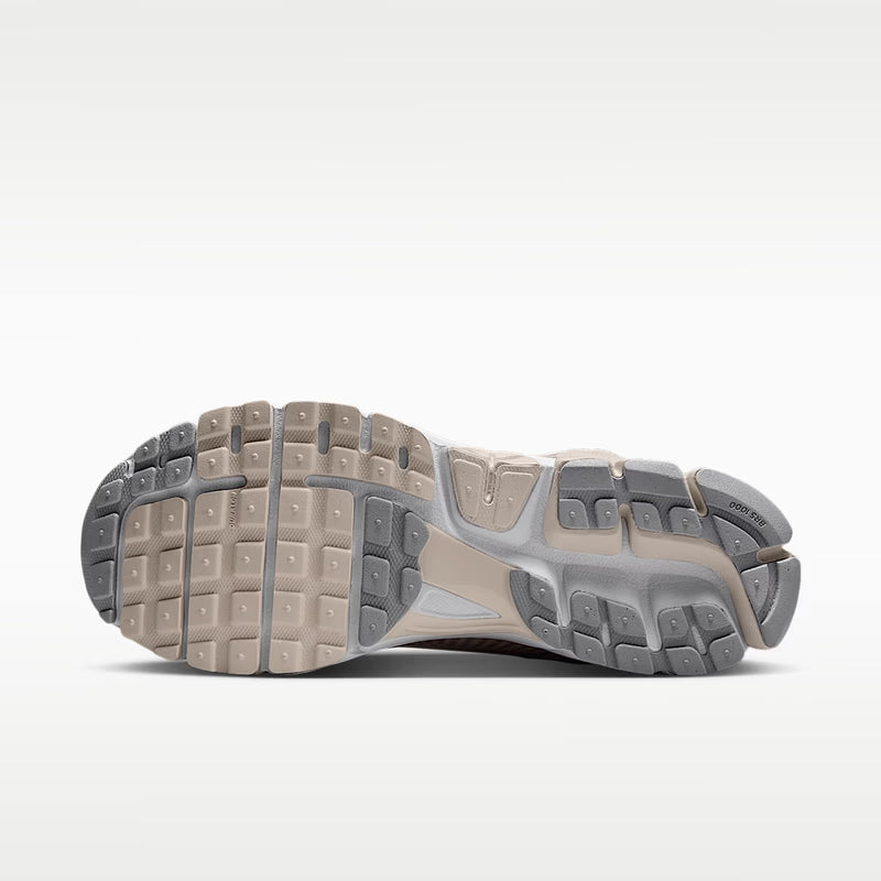Nike Zoom Vomero 5 Light Orewood Brown Light Smoke Grey - vue 38