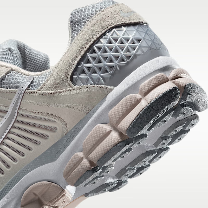 Nike Zoom Vomero 5 Light Orewood Brown Light Smoke Grey - vue 43
